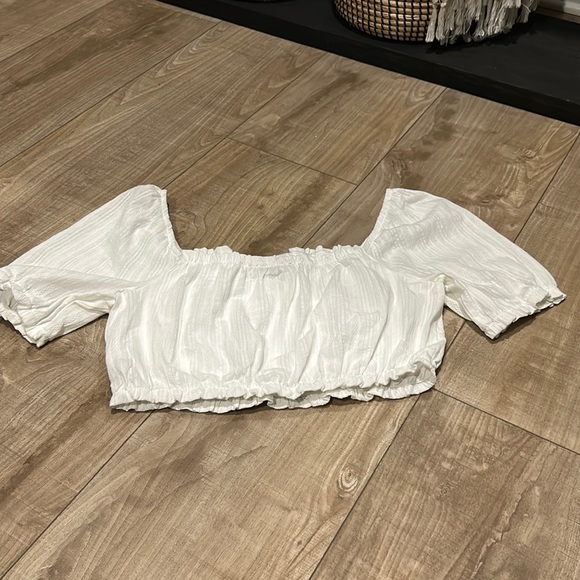 SO medium white crop top with vacation vibes! - Picture 1 of 3